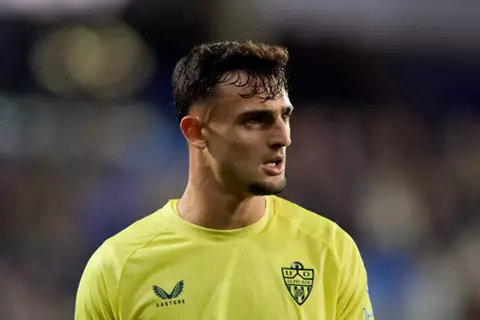 رسمياً.. أتلتيكو مدريد يتعاقد مع مارك بوبيل ظهير ألميريا